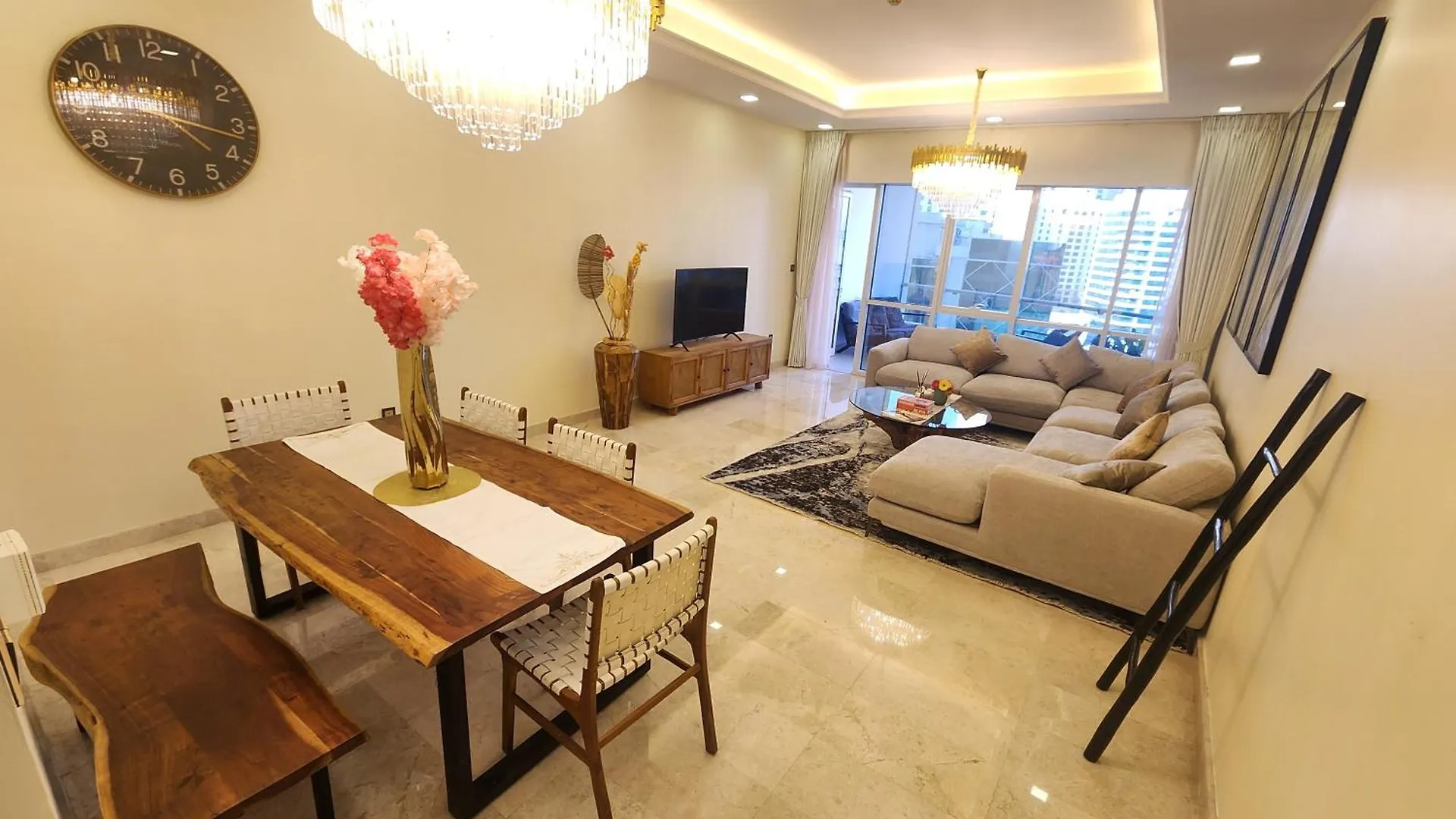 Modern Spacious 3-Bedroom Plus Maid\'S Apartment With Marina Views location